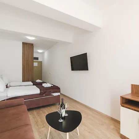 219 Hotel *